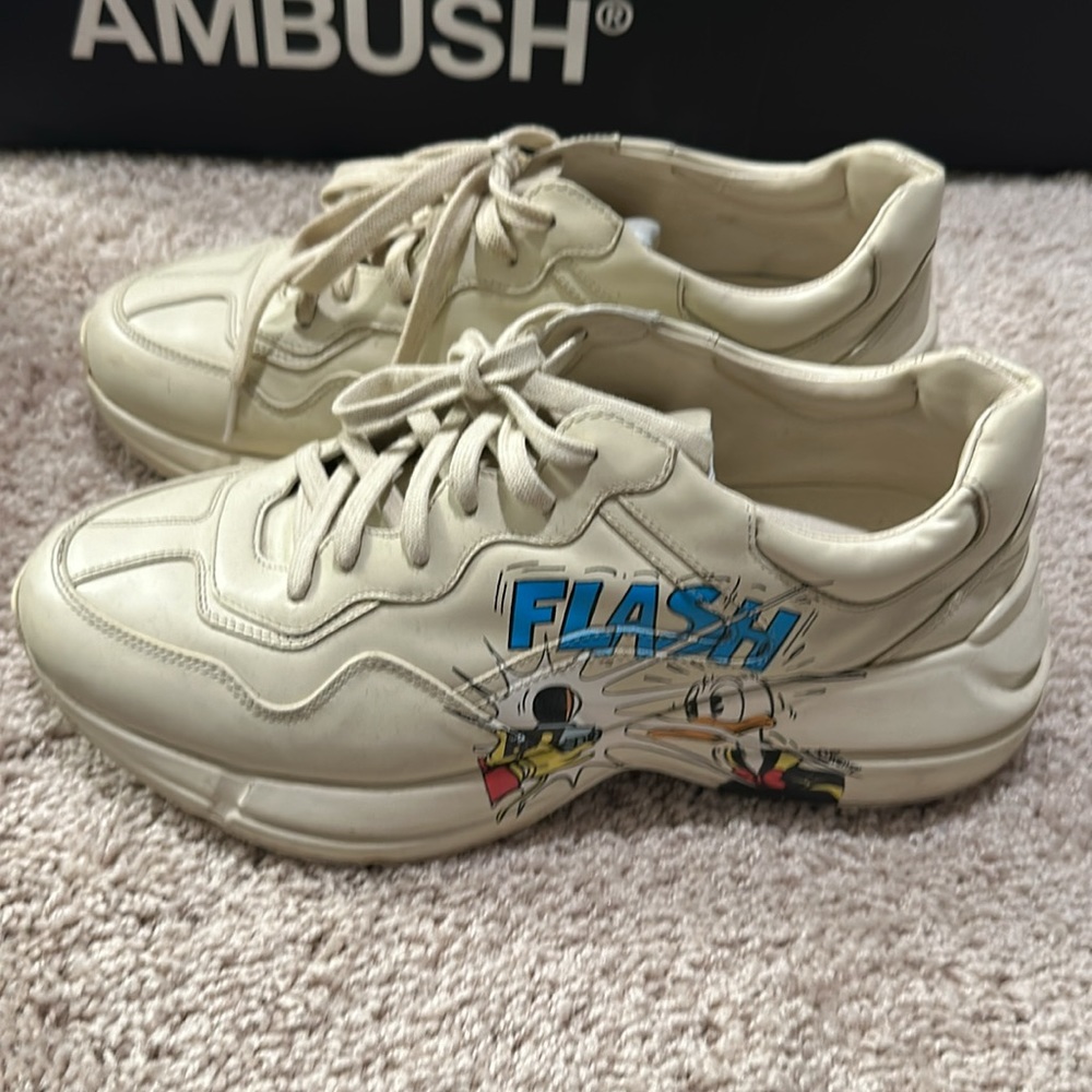 Great conditon gucci shoes - Picture 2 of 9